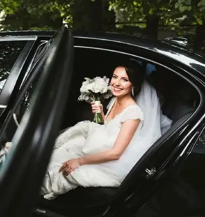 Luxury Mercedes V-Class wedding van decorated for a marriage ceremony in Positano